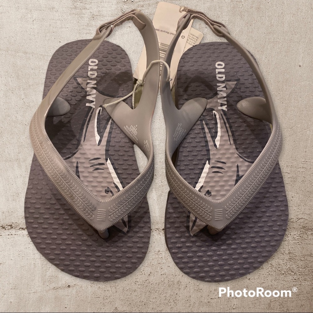 NWT Old Navy Grey Shark Flip Flops- Toddler Size 5